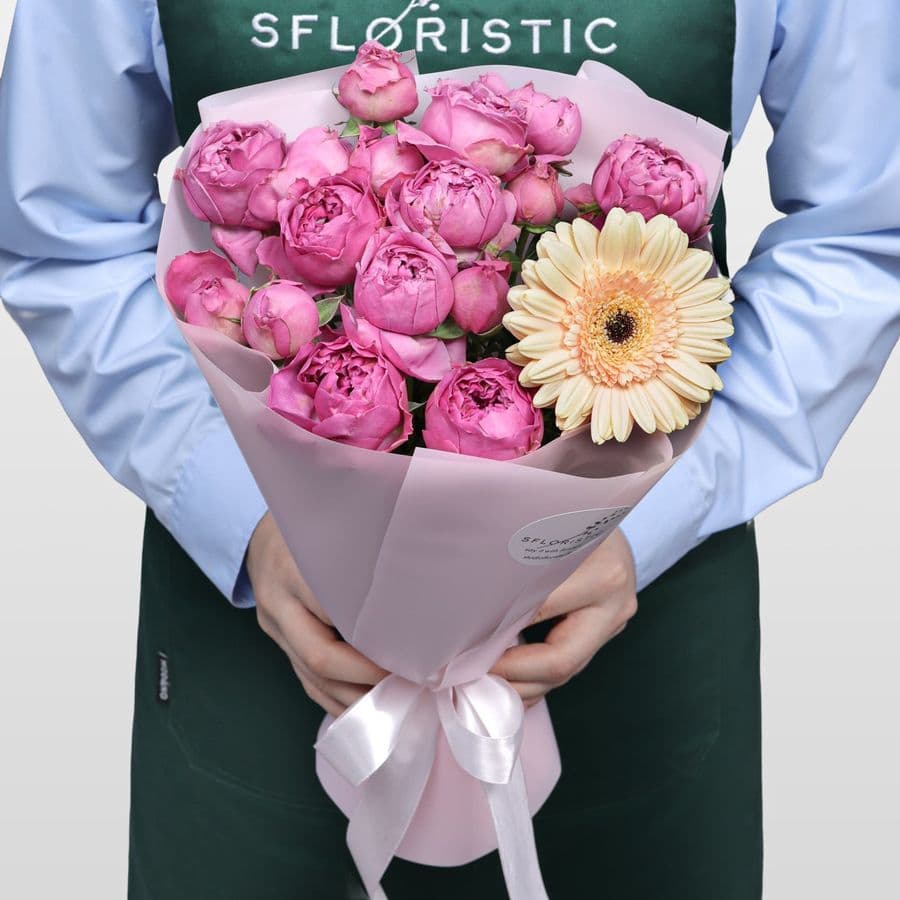 Букет из Кустовых роз и Гермини «Утренний туман»