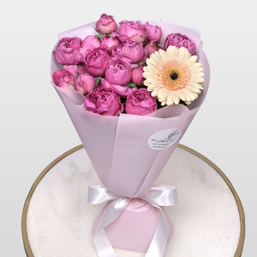 Букет из Кустовых роз и Гермини «Утренний туман»