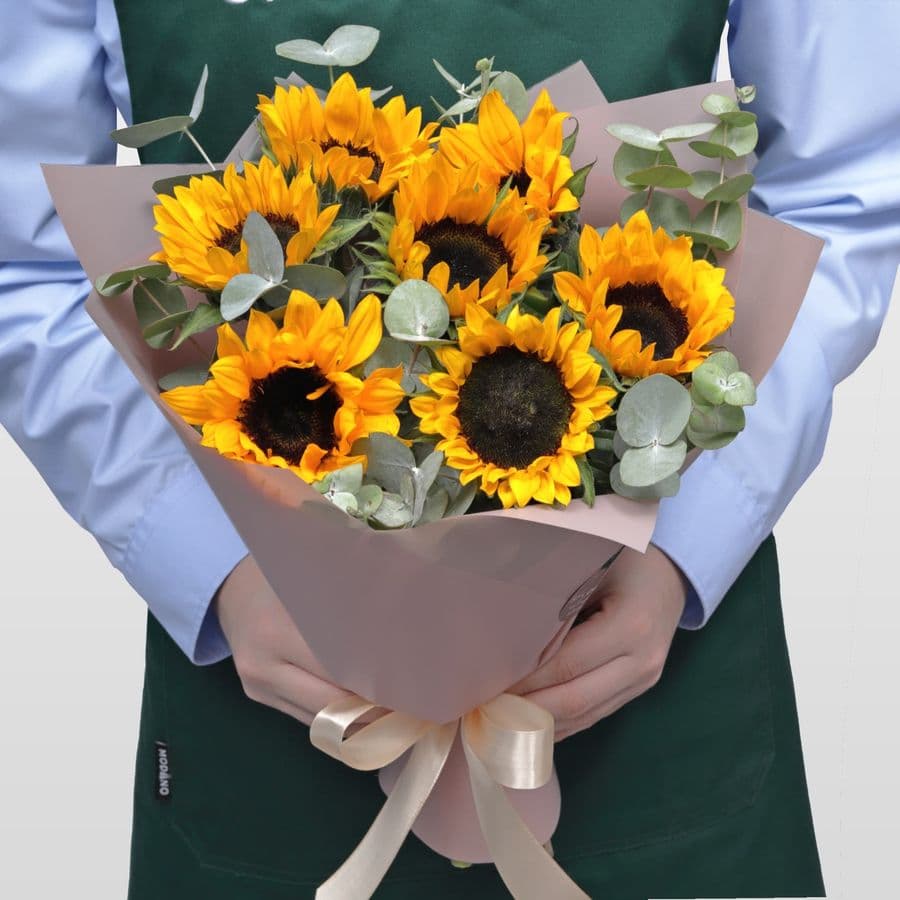 Букет из Подсолнухов и Эвкалипта «Золотое поле»