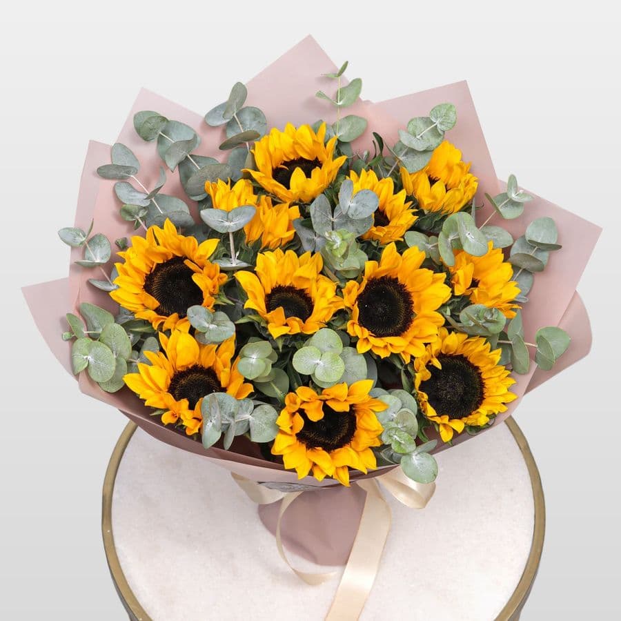 Букет из Подсолнухов и Эвкалипта «Летний свет»
