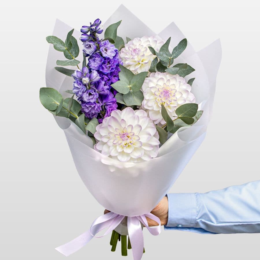 Букет из Георгин и Дельфиниума «Прохлада Утра»