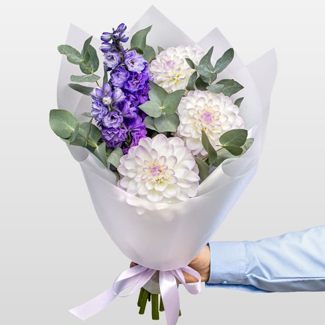 Букет из Георгин и Дельфиниума «Прохлада Утра»