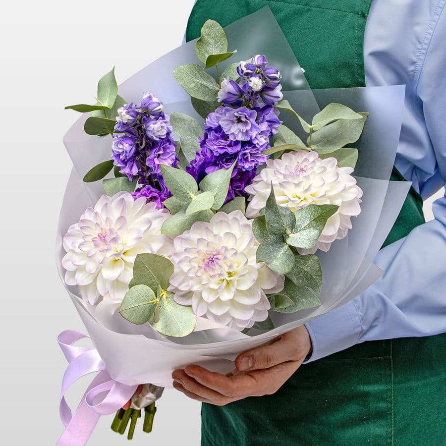Букет из Георгин и Дельфиниума «Прохлада Утра»