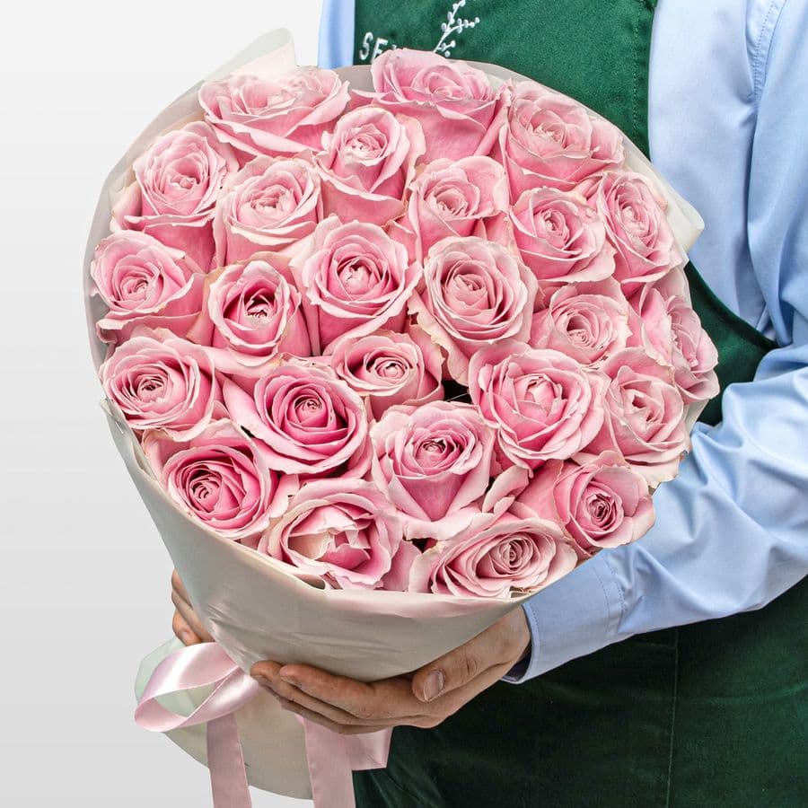Букет из розовых Роз Россия 25 шт «Искренняя Нежность»