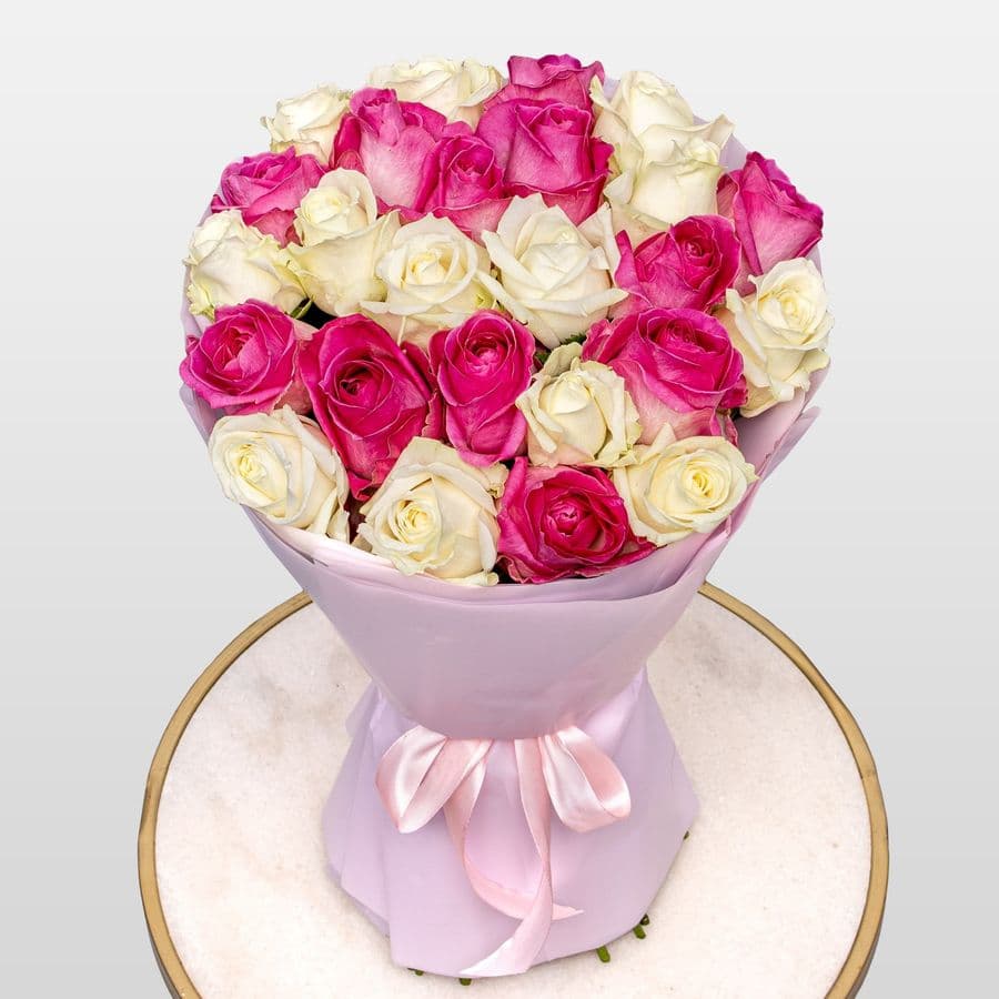 Букет из розовых и белых Роз Россия 25 шт «Энергия Чувств»