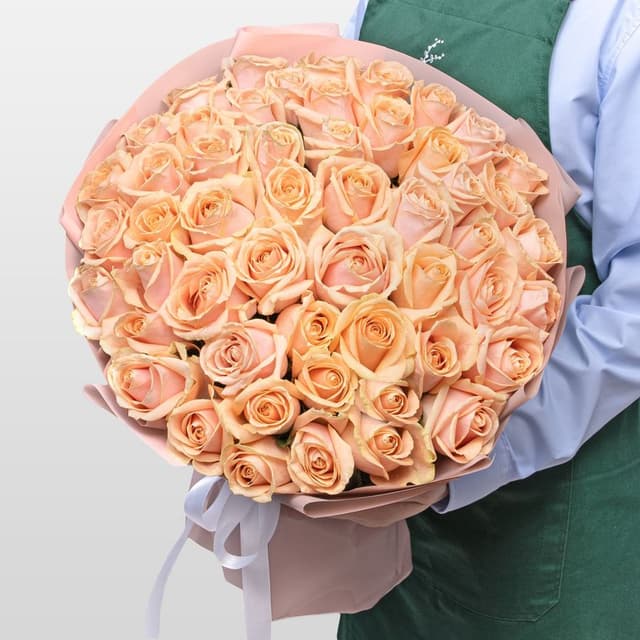 Букет из персиковых Роз Талия 51 шт «Королевский Кашемир»