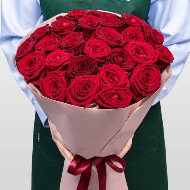 Букет из красных Роз Россия 25 шт «Стрела Амура»