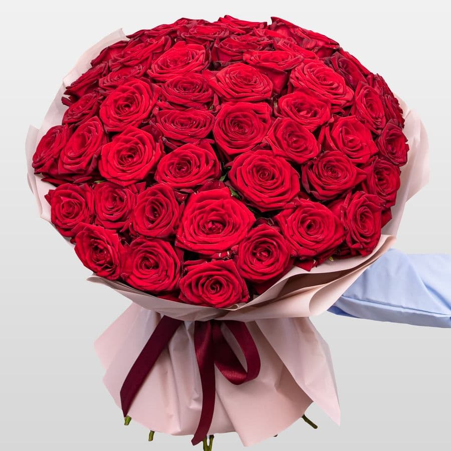 Букет из красных Роз Россия 51 шт «Огненное Сердце»