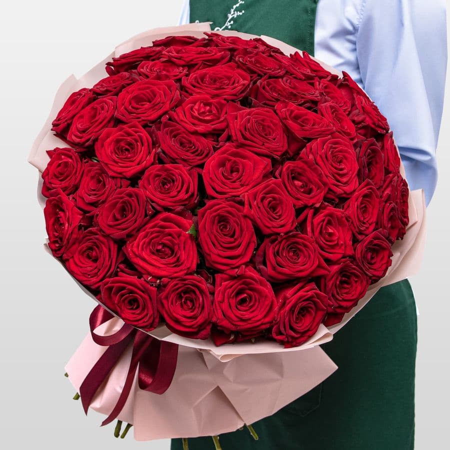 Букет из красных Роз Россия 51 шт «Огненное Сердце»
