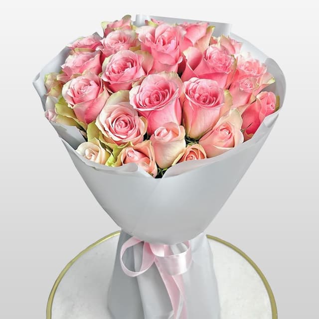 Букет из розовых Роз Кения 60 см 25 шт «Танец Фей»