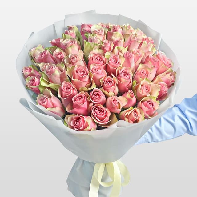 Букет из розовых Роз Кения 60 см 51 шт «Свежесть Эдема»