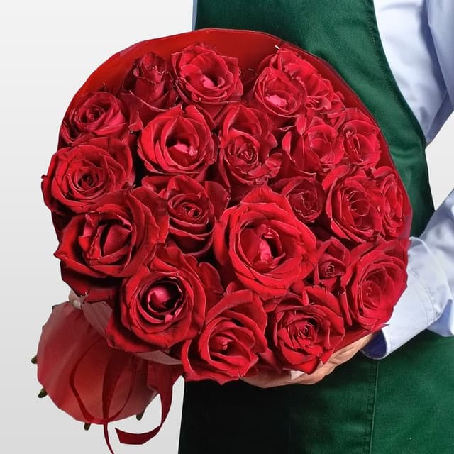 Букет из красных Роз Кения 60 см 21 шт «Искушение»