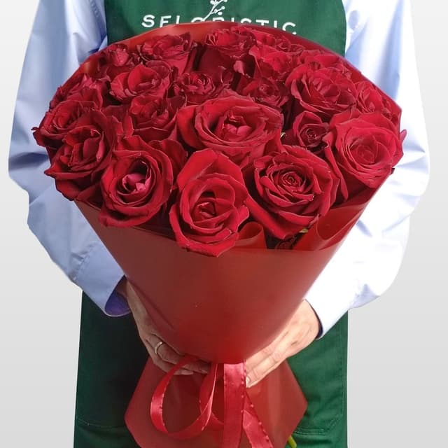Букет из красных Роз Кения 60 см 21 шт «Искушение»