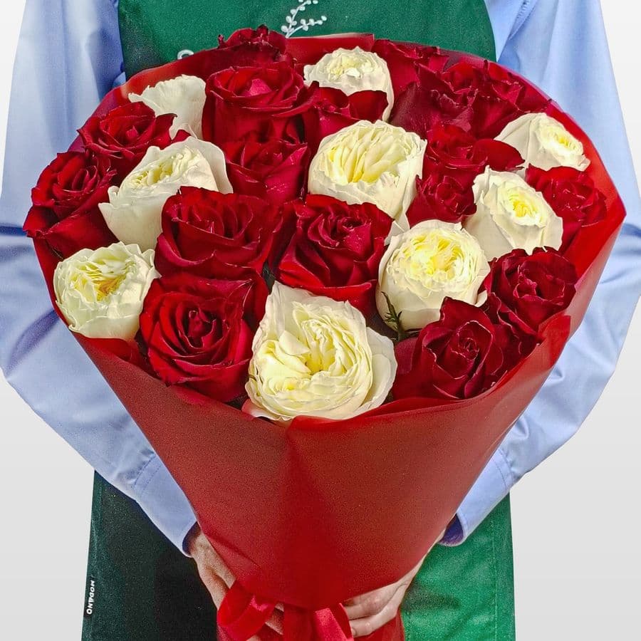 Букет из Роз Кения 60 см и Пионовидных Роз «Союз Сердец»