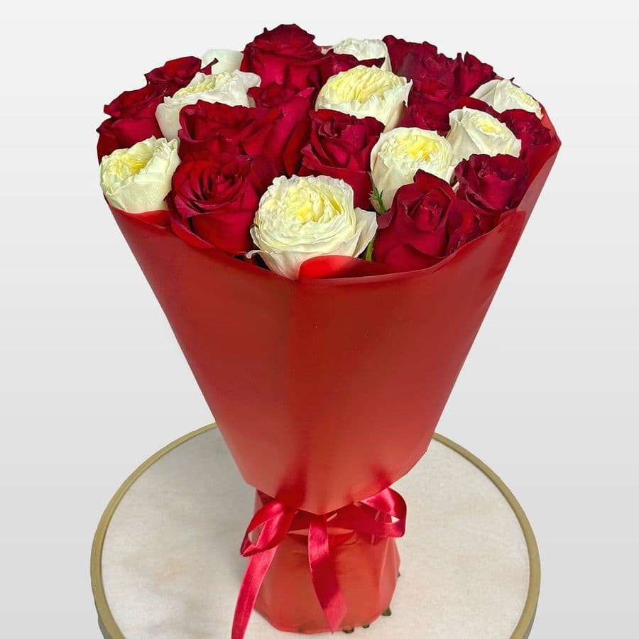 Букет из Роз Кения 60 см и Пионовидных Роз «Союз Сердец»