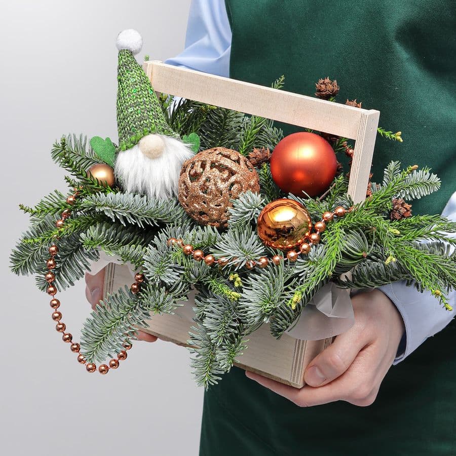 Новогодняя композиция из Нобилиса и Мережки в ящике «Праздничный Секрет»