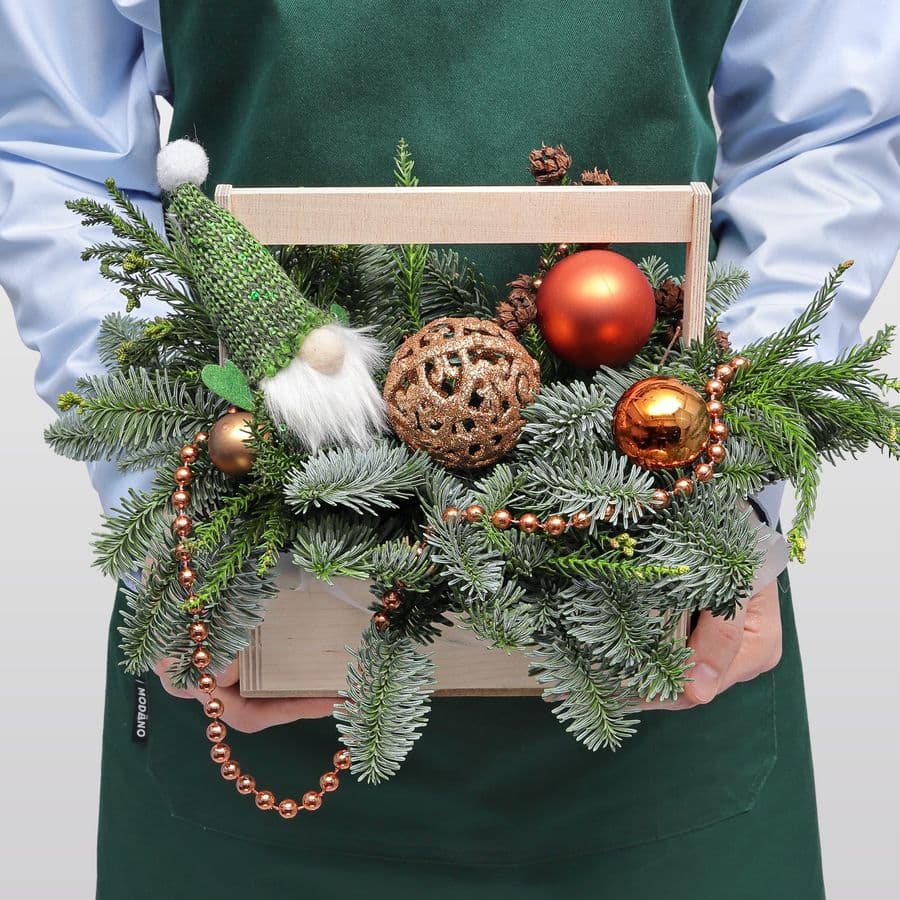 Новогодняя композиция из Нобилиса и Мережки в ящике «Праздничный Секрет»