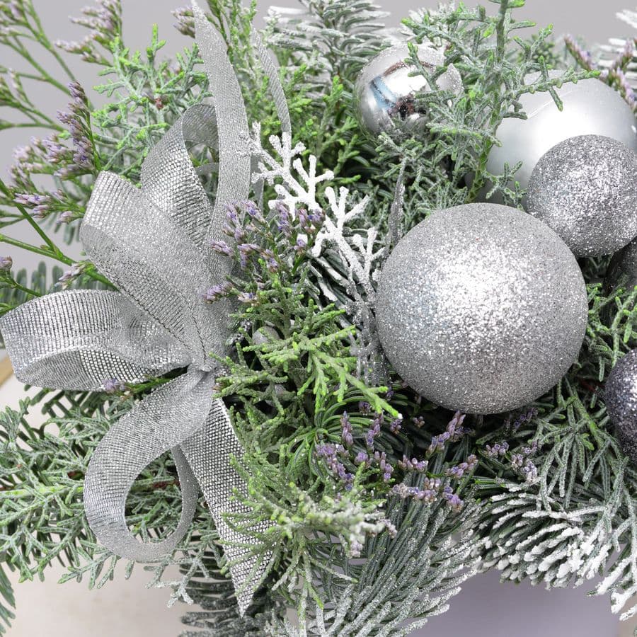 Новогодняя композиция из Нобилиса и Туи в коробке «Ледяная Роскошь»