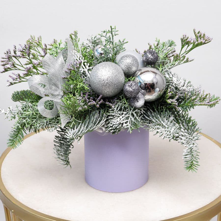 Новогодняя композиция из Нобилиса и Туи в коробке «Ледяная Роскошь»