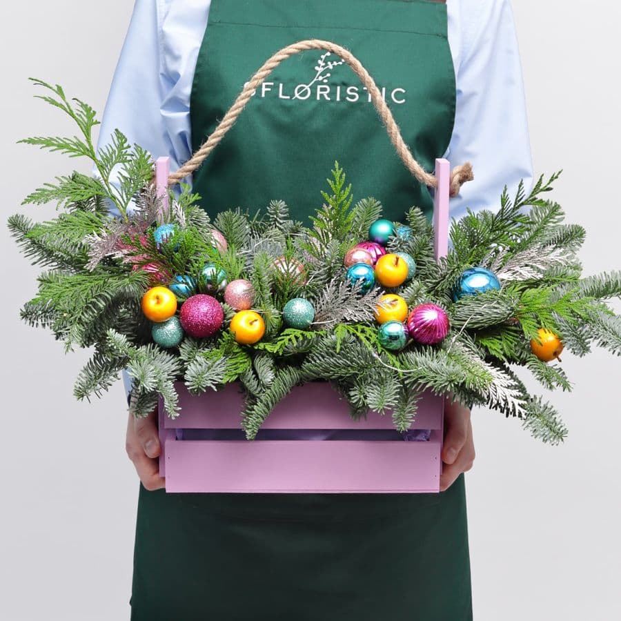 Новогодняя композиция из Нобилиса и Туи в ящике «Тутти-фрутти»