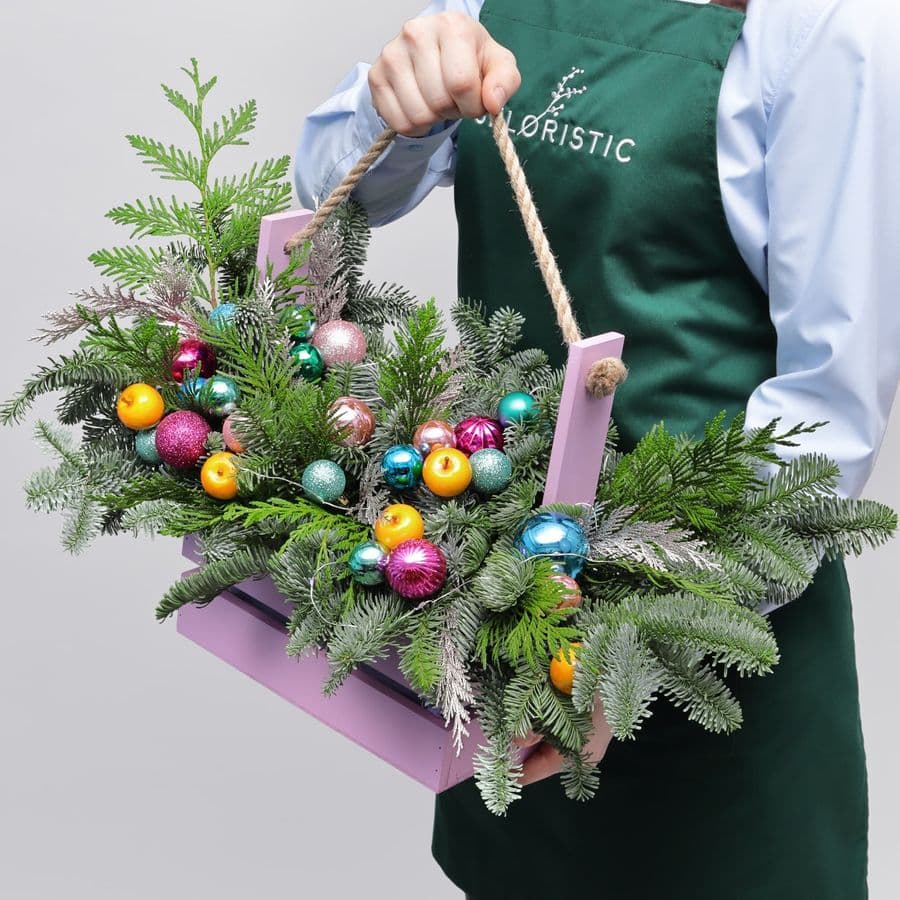 Новогодняя композиция из Нобилиса и Туи в ящике «Тутти-фрутти»