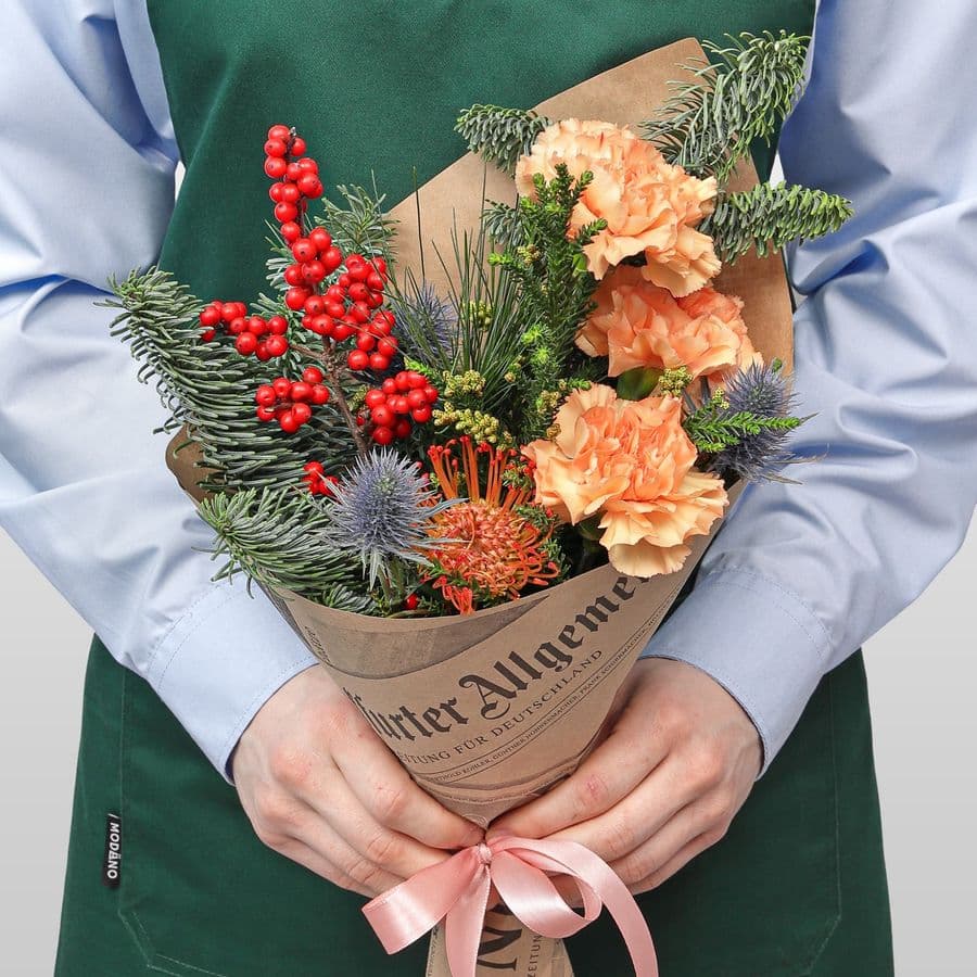 Новогодний букет из Нобилиса, Эрингиума и Диантусов «Зимние Сумерки»