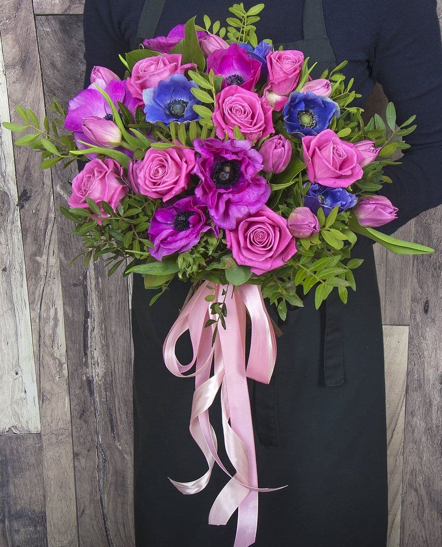 Букет из Анемонов, Роз и Тюльпанов «Забота о тебе»