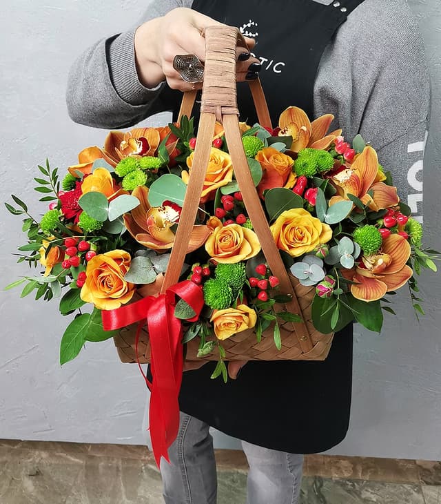 Корзина из Орхидеи и Розы "Пламенная любовь"