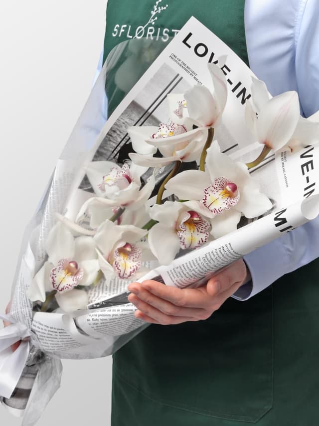 Букет из ветки Белой Орхидеи «Чистый Лист» Букет из ветки Белой Орхидеи «Чистый Лист»