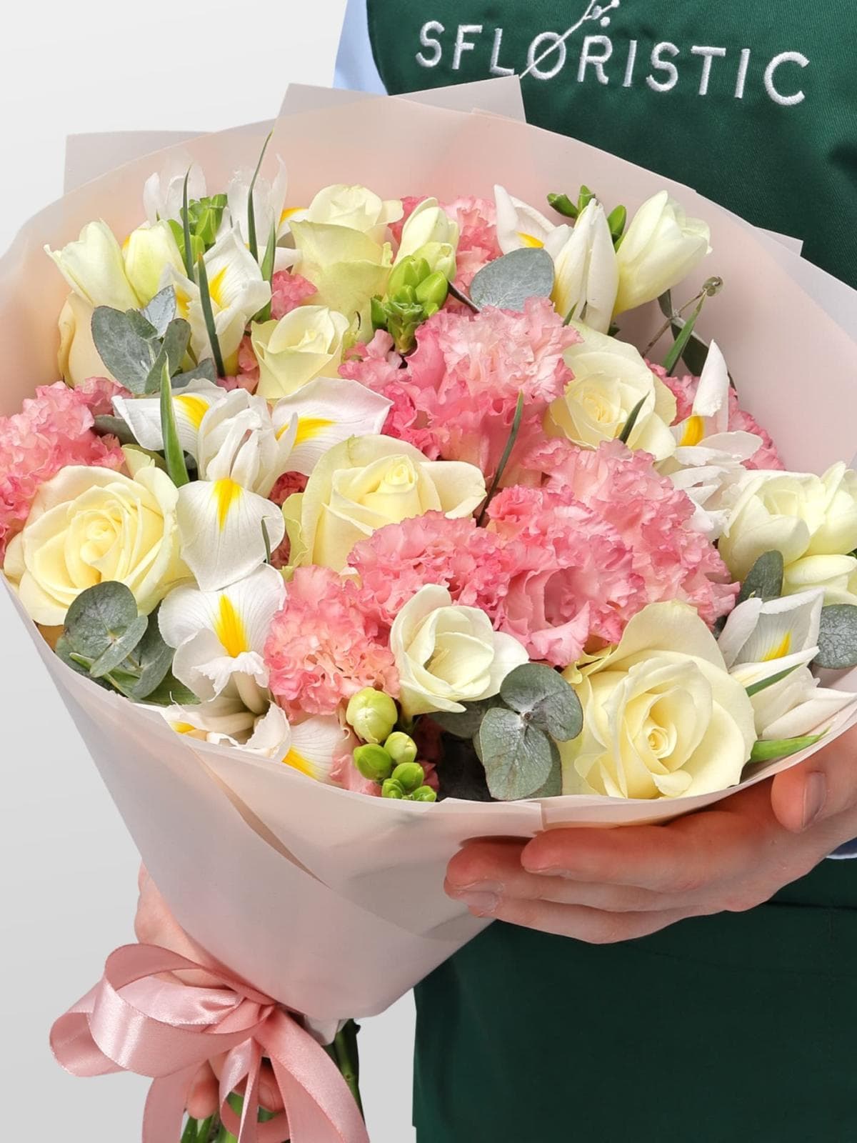 Букет из Ириса, Роз, Эустомы и Фрезии «Облачный атлас»