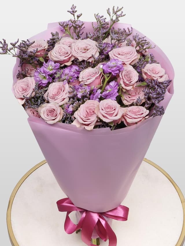 Букет из Кустовых Роз, Маттиол и Лимониума «Магия аметиста» Букет из Кустовых Роз, Маттиол и Лимониума «Магия аметиста»