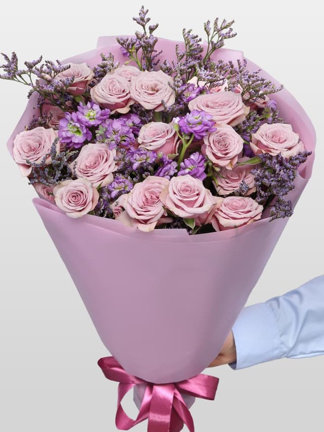 Букет из Кустовых Роз, Маттиол и Лимониума «Магия аметиста» Букет из Кустовых Роз, Маттиол и Лимониума «Магия аметиста»