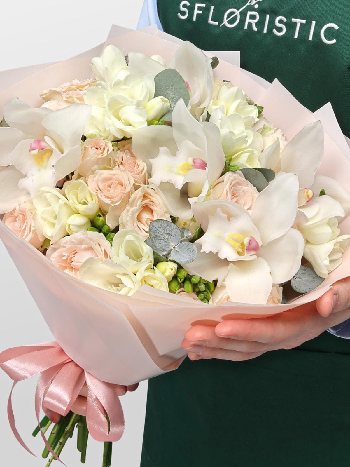 Букет из Орхидей, Фрезий и Кустовых Роз «Мечтательница»