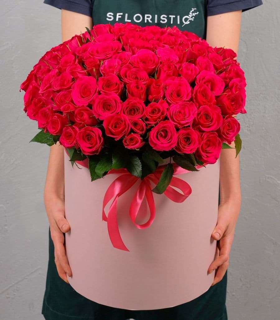 Малиновая роза Кения в коробке 101шт