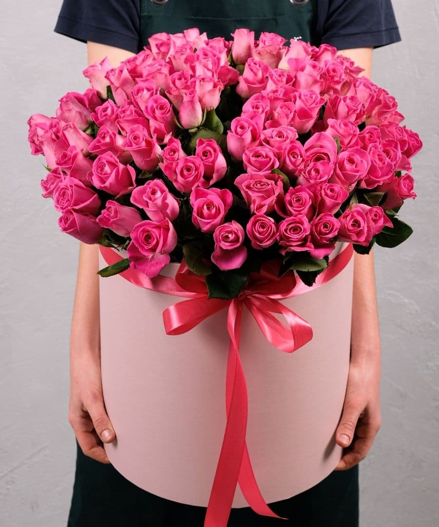 Розовая роза Кения в коробке 101шт