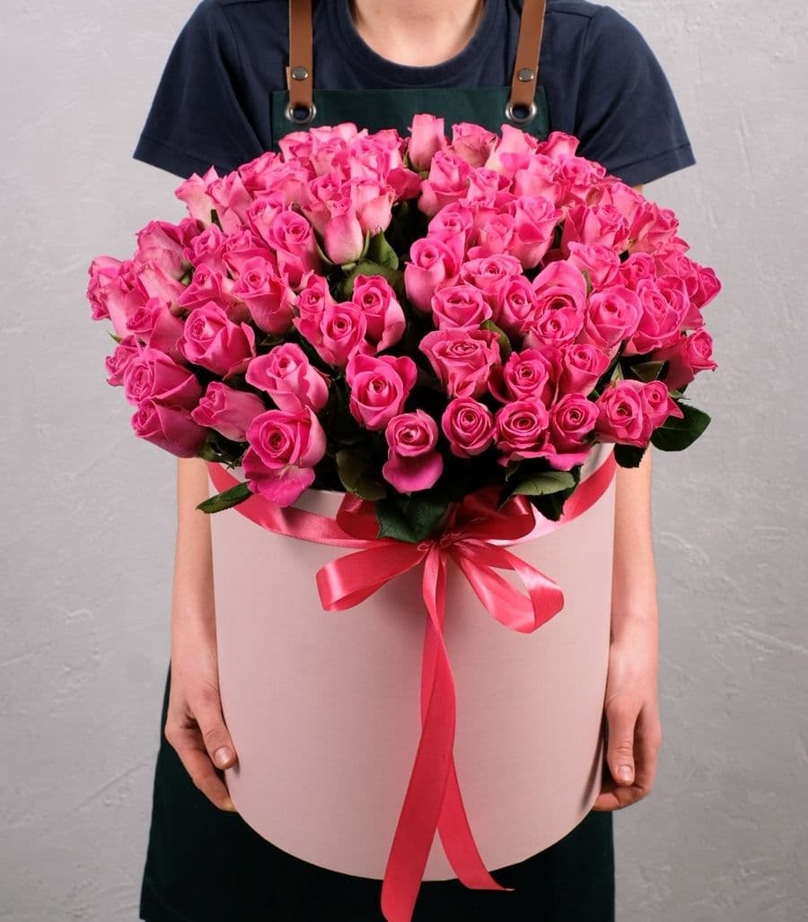 Розовая роза Кения в коробке 101шт
