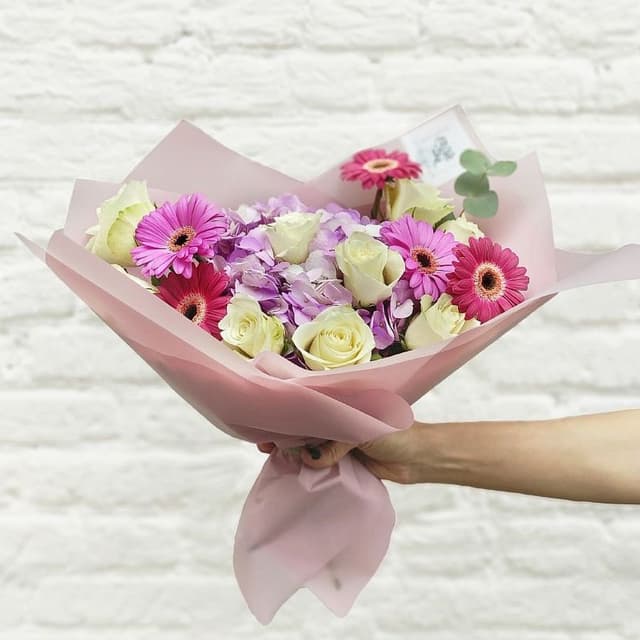 Букет из Роз, Гермини и Гортензий «Пронзительный взгляд» Букет из Роз, Гермини и Гортензий «Пронзительный взгляд»