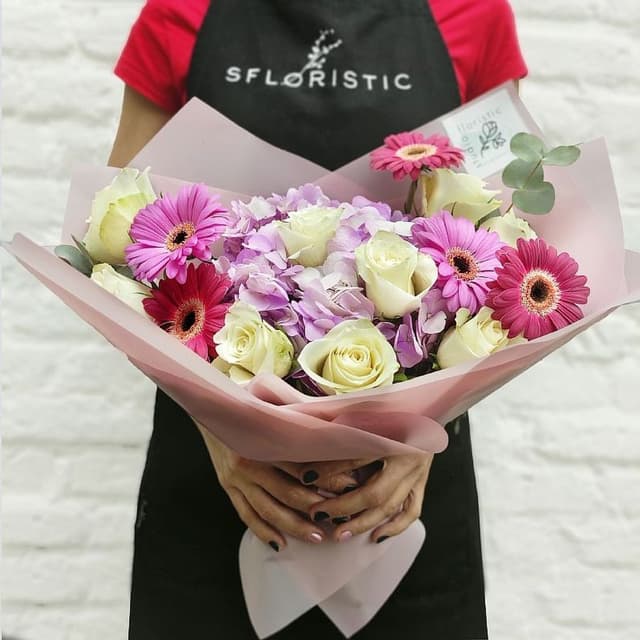 Букет из Роз, Гермини и Гортензий «Пронзительный взгляд» Букет из Роз, Гермини и Гортензий «Пронзительный взгляд»