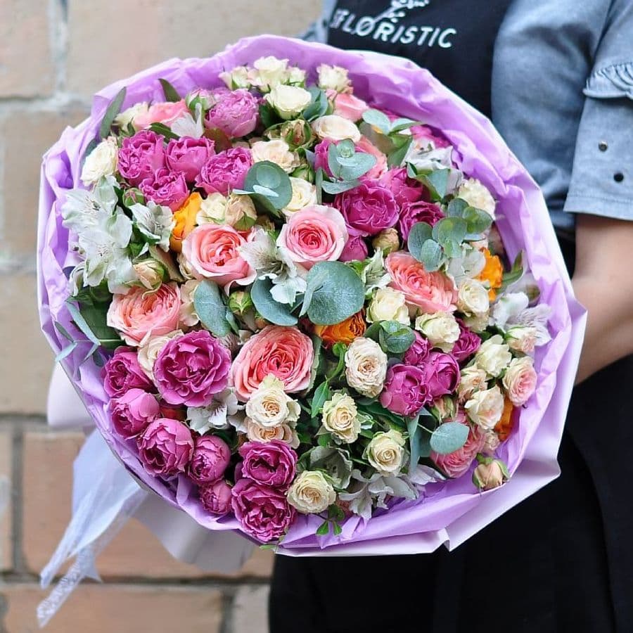 Букет из Пионовидных Роз и Альстромерий «Свет утренней зари»