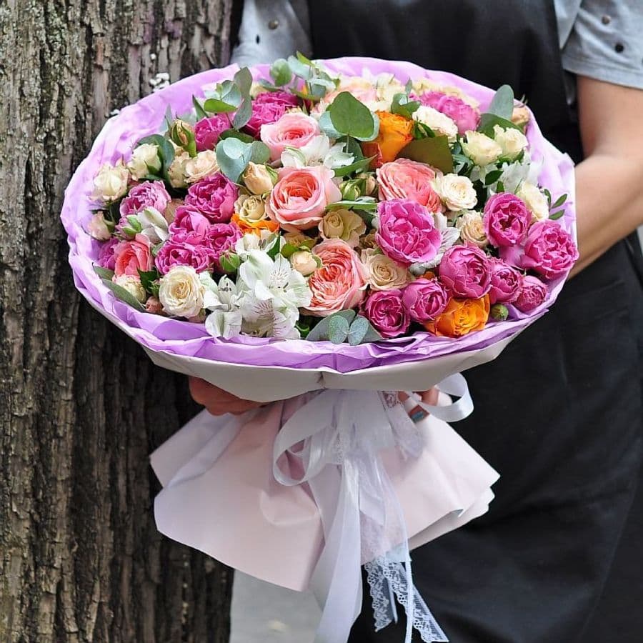 Букет из Пионовидных Роз и Альстромерий «Свет утренней зари»