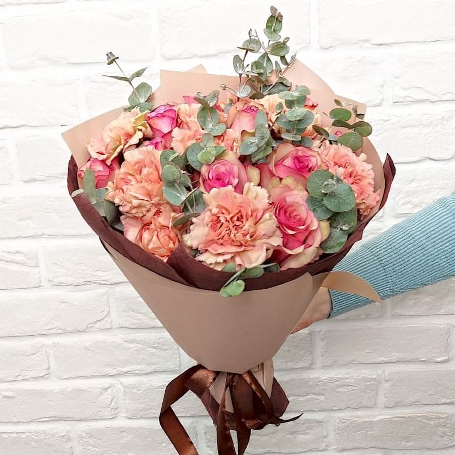 Букет из Гвоздик и Роз «Дыхание любви»