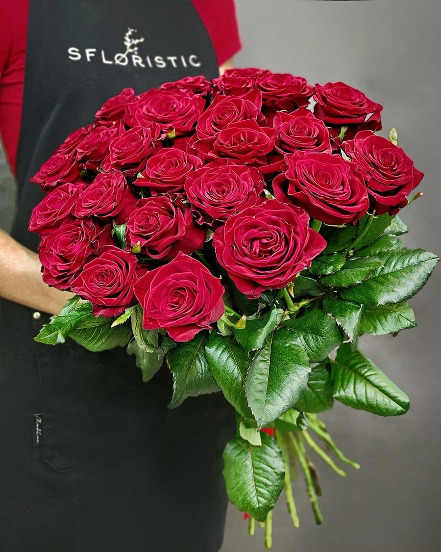 Букет из красных Роз 60 см «Дыхание сада»