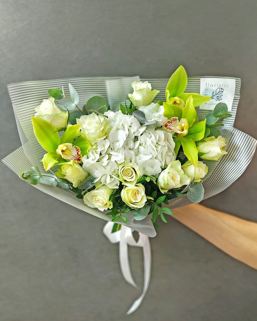 Букет из Орхидей, Гортензий и Роз «Нежность»