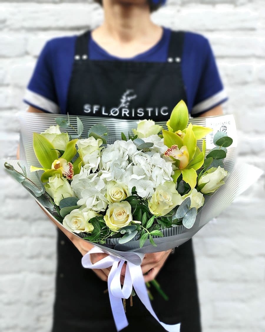 Букет из Орхидей, Гортензий и Роз «Нежность»