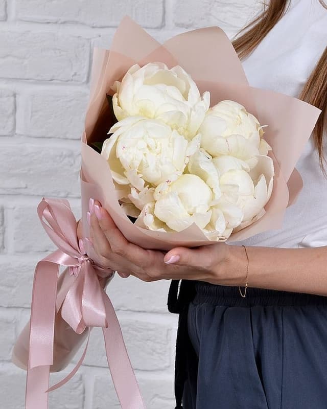 Букет из белых Пионов «Белый ангел» 5шт. Букет из белых Пионов «Белый ангел» 5шт.