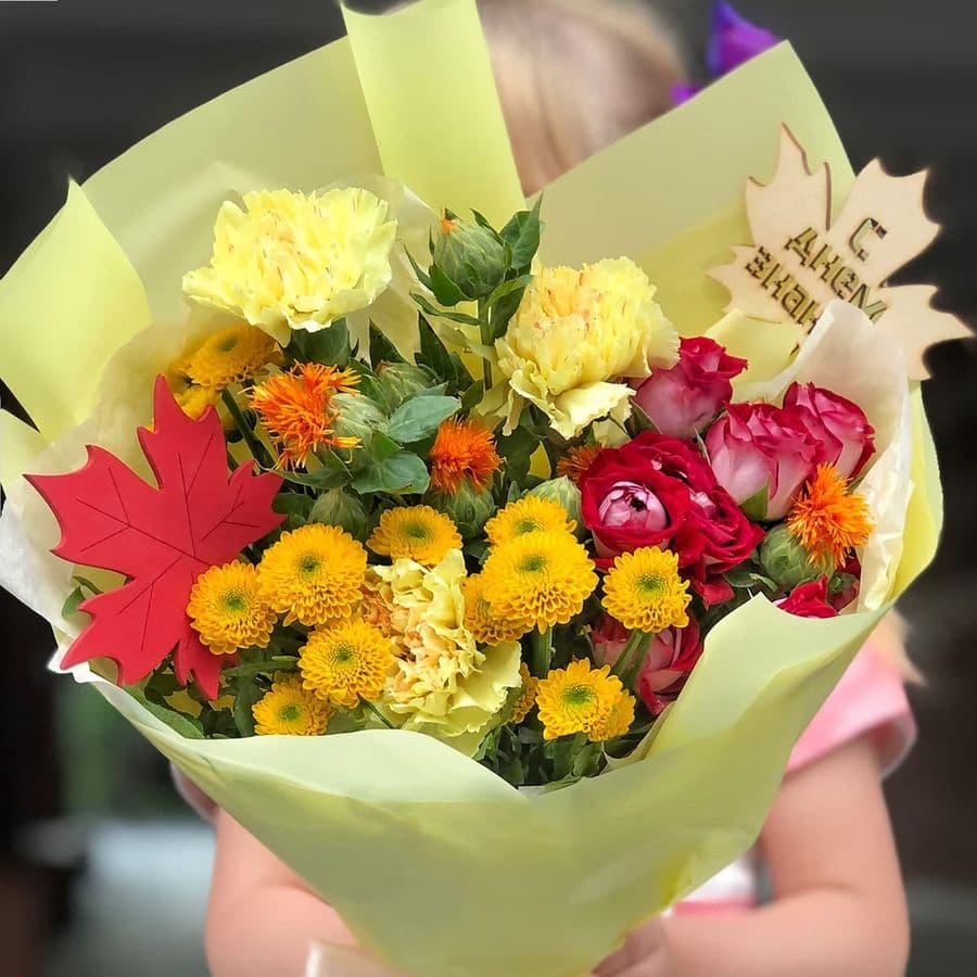 Букет из Кустовой Хризантемы, Диантуса и Кустовой Розы «С Днем Знаний»