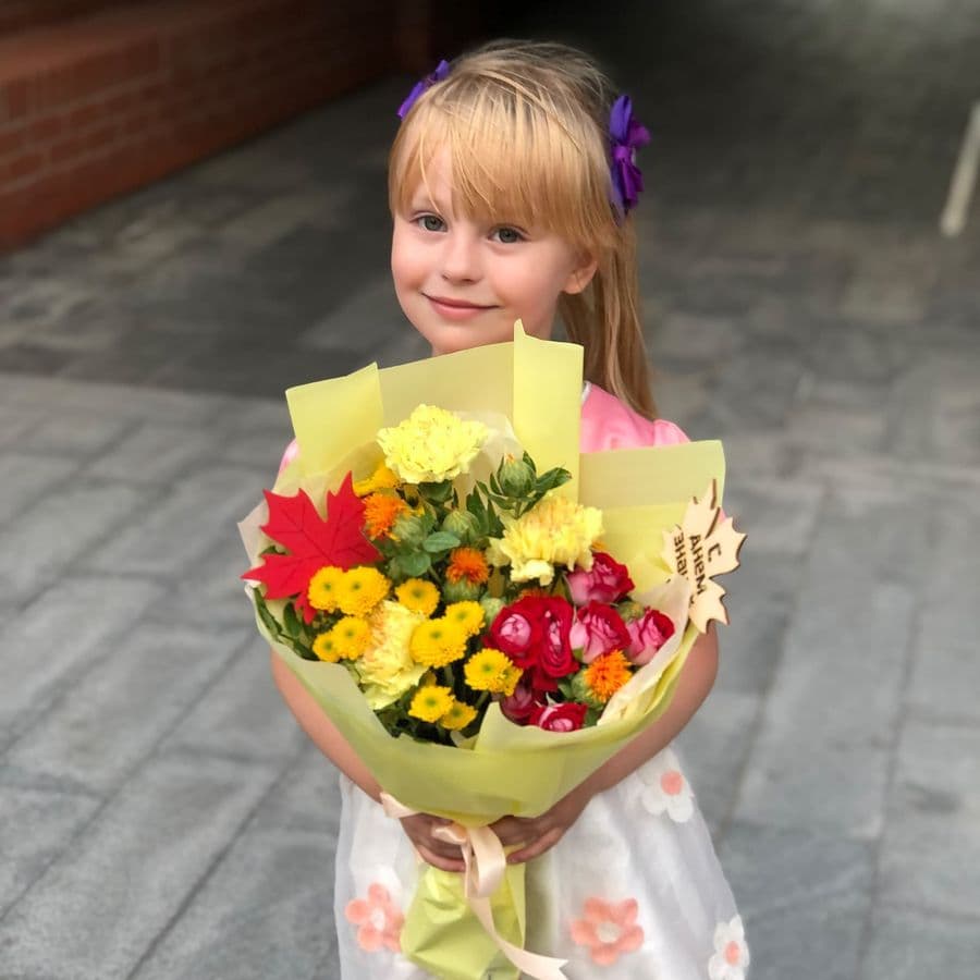 Букет из Кустовой Хризантемы, Диантуса и Кустовой Розы «С Днем Знаний»