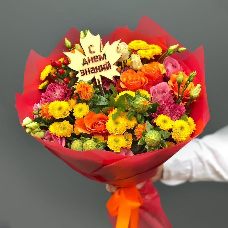 Букет из Кустовой Хризантемы, Розы, Эустомы и Гиперикума «Выпускной класс»