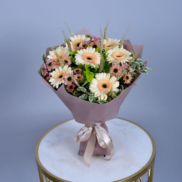 Сборный букет из гермини и кустовых хризантем "Полевая Романтика" Сборный букет из гермини и кустовых хризантем "Полевая Романтика"