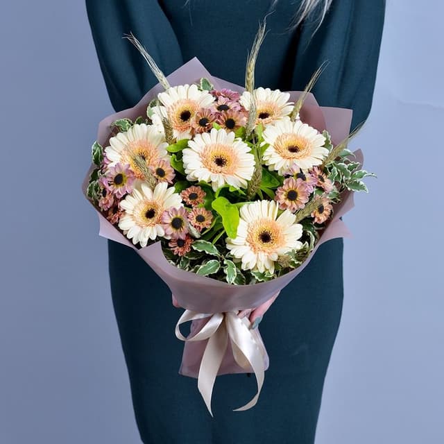 Сборный букет из гермини и кустовых хризантем "Полевая Романтика" Сборный букет из гермини и кустовых хризантем "Полевая Романтика"